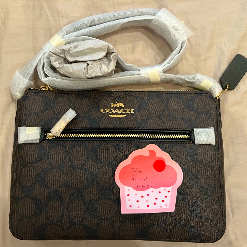 Coach Gallery File Bag In Signature Canvas